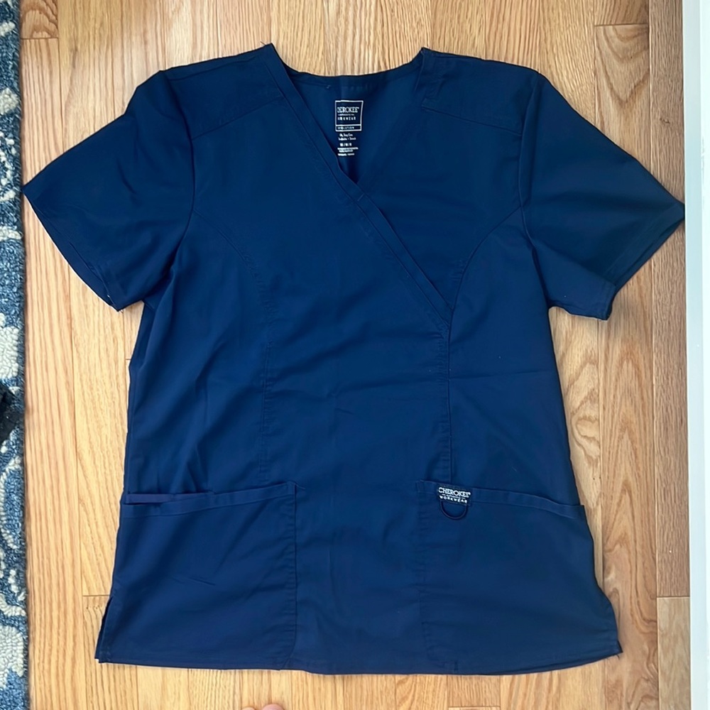 Cherokee women’s medium size navy scrub top